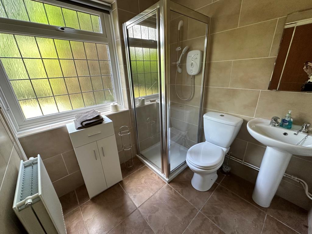 Lot: 63 - DETACHED HOUSE FOR REPAIR WITH POTENTIAL - Downstairs shower and W.C.